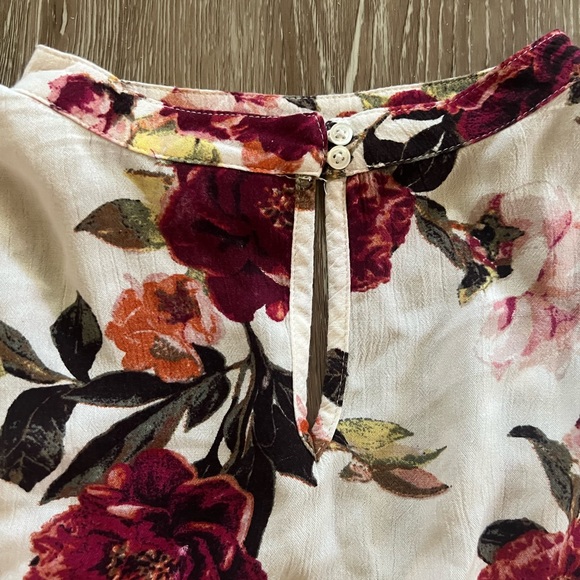 Deep V neck flowy tunic size XL - Picture 4 of 6